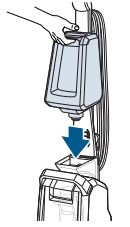 Bissell Powerforce Powerbrush Pet Instrucciones - Coloque el depósito de agua limpia en el mango y empuje hacia abajo hasta que haga 