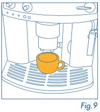 DeLonghi Magnifica - Coloque una taza debajo de la salida de café para preparar 1 café